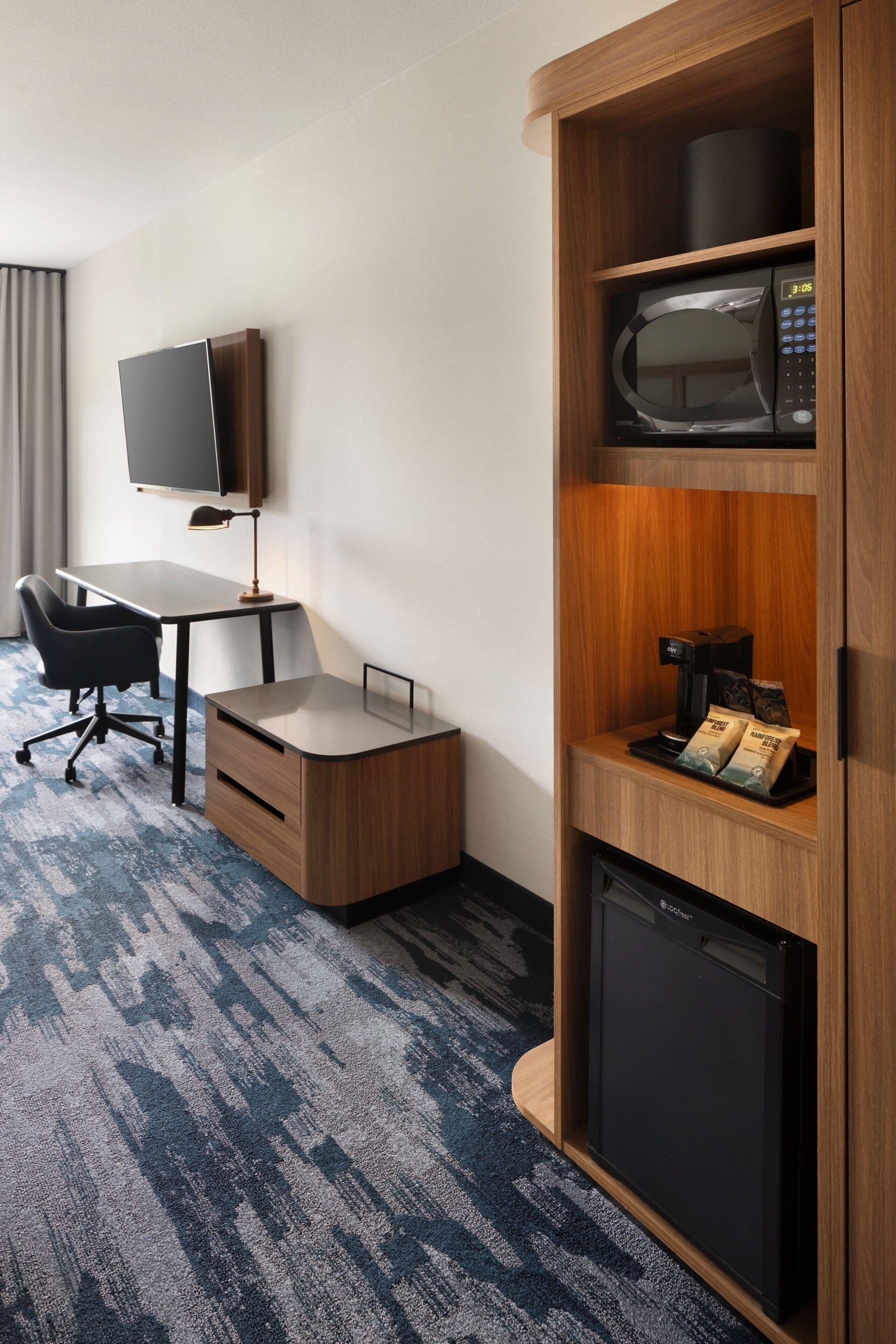 hypo-allergenic bedding, pillow-top beds, in-room safe, desk