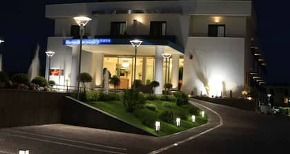 La Costiera Hotel