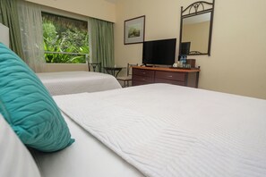Premium bedding, in-room safe, individually furnished, blackout drapes - Hotel Villa Mercedes Palenque (Palenque)