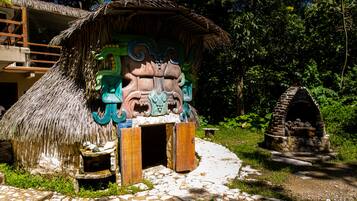 Baño de vapor, baños de barro y masajes