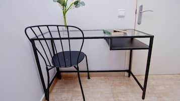 Superior kamer, 1 twee- of 2 eenpersoonsbedden | Een bureau, een laptopwerkplek, verduisterende gordijnen