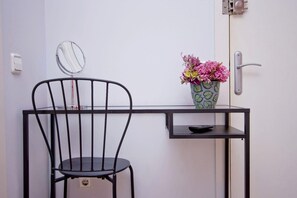 スーペリア ダブルまたはツインルーム | デスク、ノートパソコン用作業スペース、遮光カーテン、防音設備