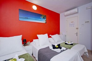 スーペリア ダブルまたはツインルーム | デスク、ノートパソコン用作業スペース、遮光カーテン、防音設備