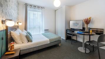 Premium bedding, in-room safe, desk, blackout curtains