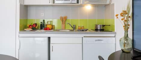 Fridge, microwave, dishwasher, coffee/tea maker