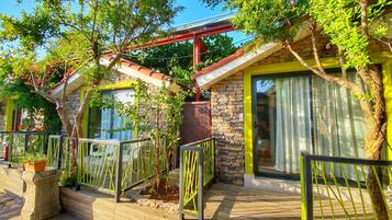 Triple Room | Minibar, free cribs/infant beds, rollaway beds, WiFi