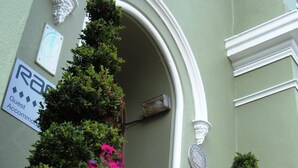 Property entrance - Garnish House Guesthouse (Cork)