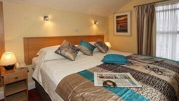 Apartment, 1 Bedroom | Hypo-allergenic bedding, in-room safe, iron/ironing board, free WiFi