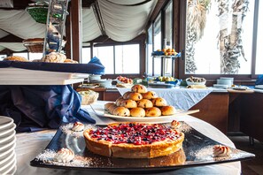 Petit déjeuner buffet compris tous les jours