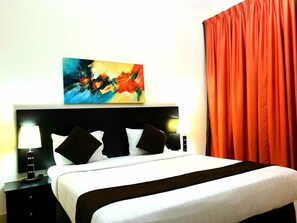 1 bedroom, premium bedding, in-room safe, desk