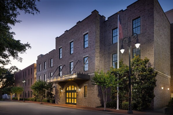 A brick building with a marquee sign, flag, and street lamps. - Residence Inn by Marriott Savannah Downtown/Historic District (Savannah)