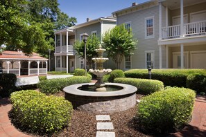Garden - Residence Inn by Marriott Savannah Downtown/Historic District (Savannah)