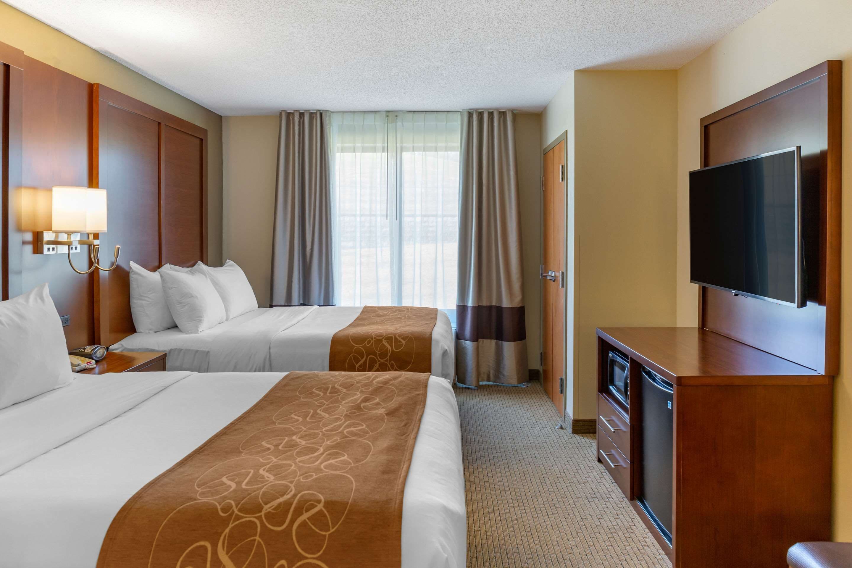 suite | desk, blackout curtains, iron/ironing board, free wifi