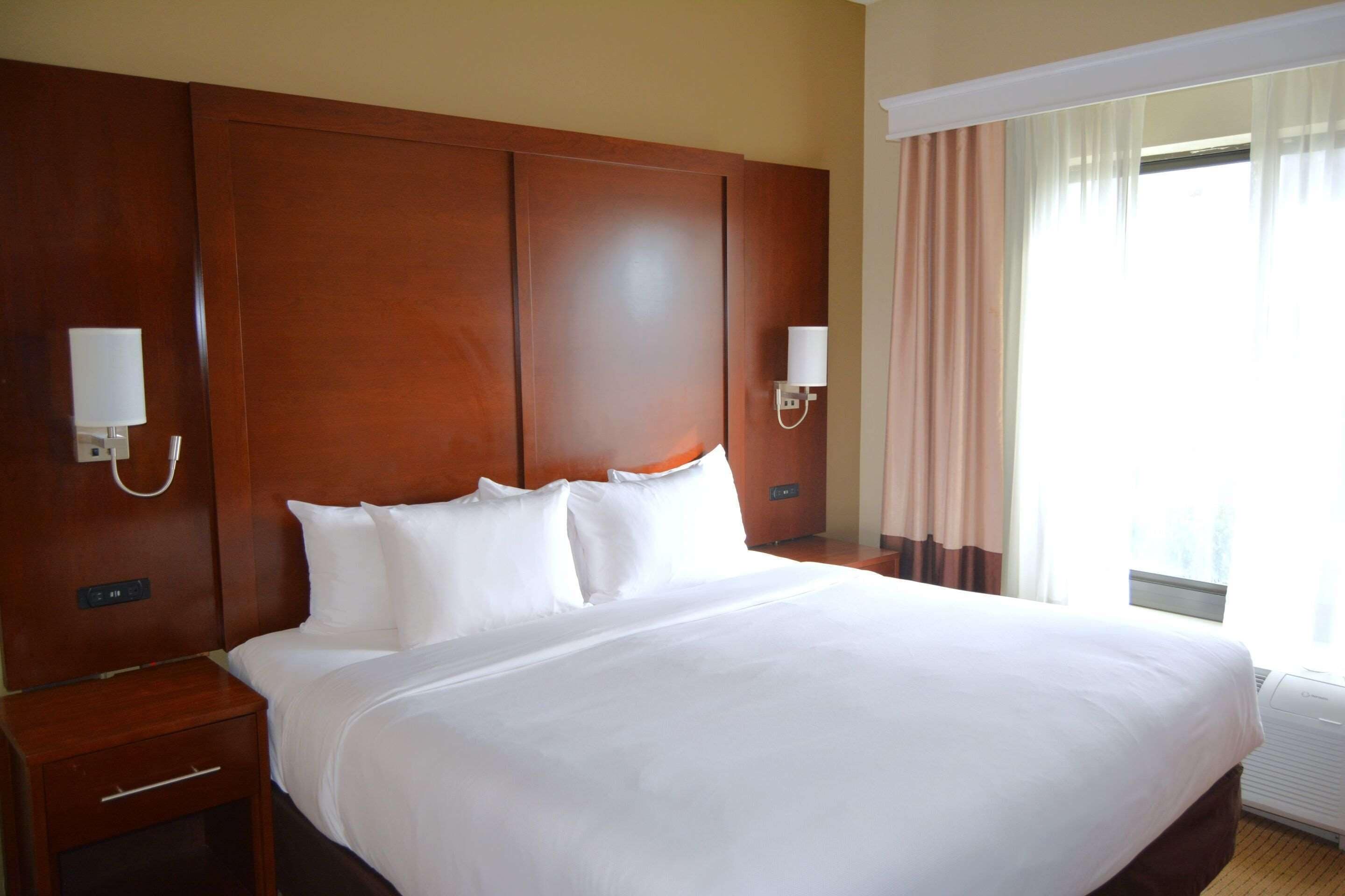 suite, non smoking | desk, blackout curtains, iron/ironing board, free wifi