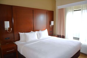 King bed Suite Non Smoking | Desk, blackout drapes, iron/ironing board, free WiFi