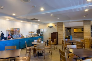 含每日吃到飽早餐