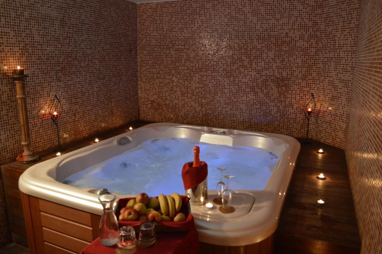 Private spa tub