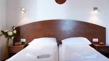 Double Room | In-room safe, desk, soundproofing, iron/ironing board