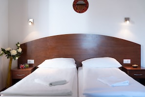 In-room safe, desk, soundproofing, iron/ironing board - Hotel Medno (Ljubljana)