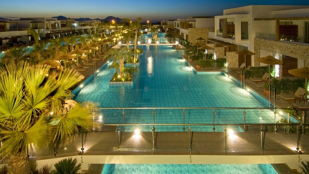 Indoor pool, seasonal outdoor pool, pool umbrellas - Tui Blue Palazzo Del Mare (Kos)