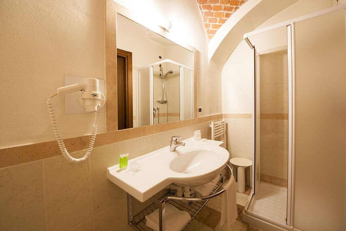 standard room | bathroom | hair dryer, bidet, heated floors, towels