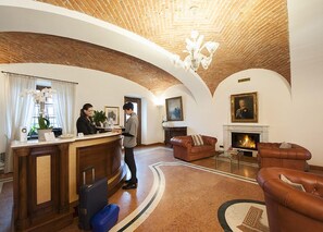 Lobby sitting area - Albergo La Corte Albertina (Bra)