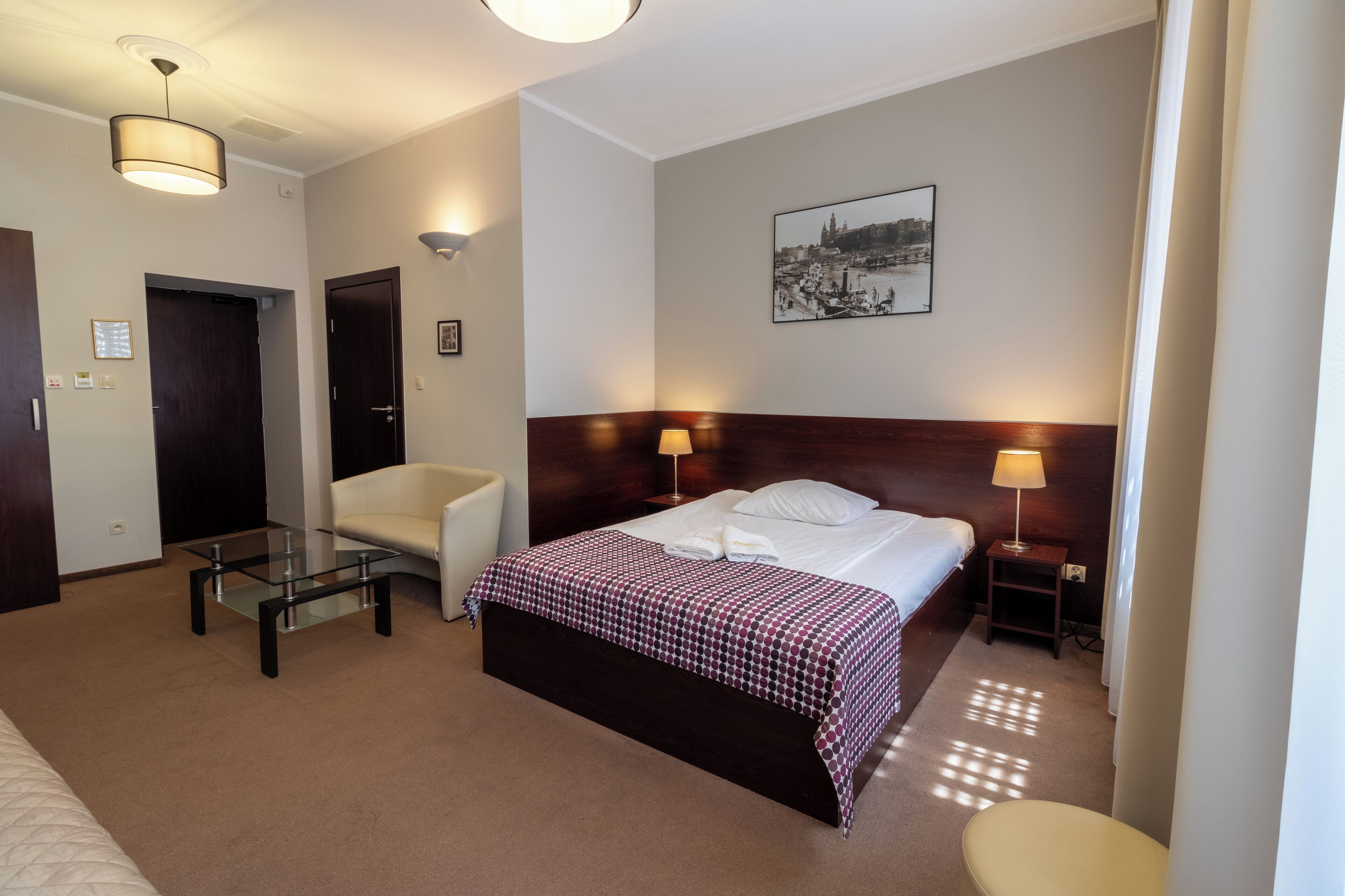 Double Room | Hypo-allergenic bedding, pillowtop beds, desk, free WiFi