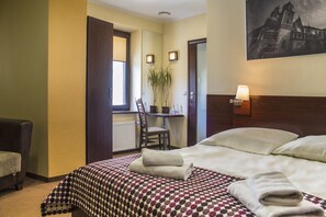 Doppelzimmer | Allergikerbettwaren, Pillowtop-Betten, Schreibtisch, kostenloses WLAN