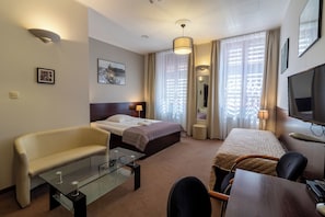 Doppelzimmer | Allergikerbettwaren, Pillowtop-Betten, Schreibtisch, kostenloses WLAN