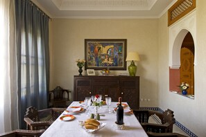 Daily cooked-to-order breakfast (EUR 16 per person) - Dar Kantzaro (Marrakech)