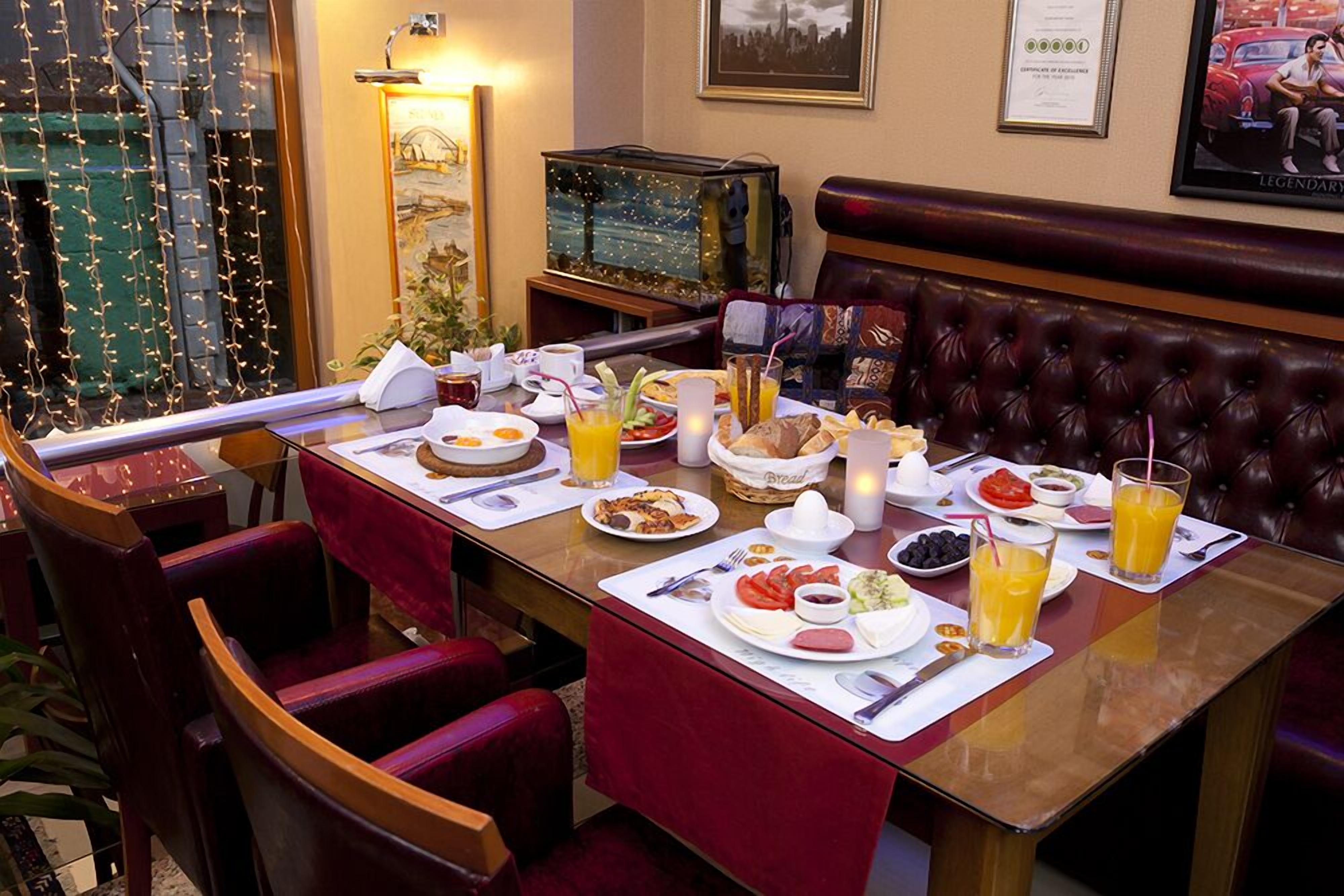 Breakfast, lunch and dinner served