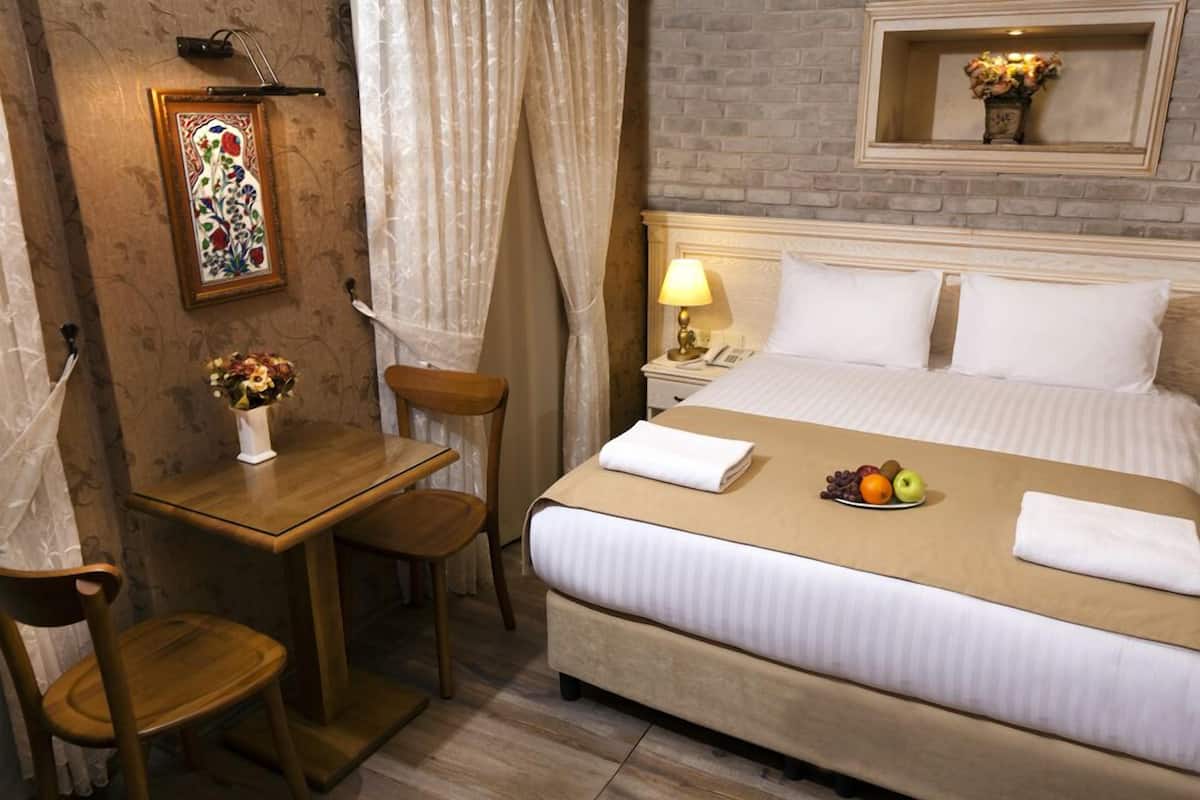 Single Room, 1 Double Bed