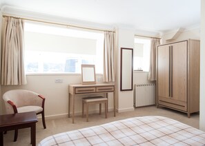 Standard-Doppelzimmer | Schreibtisch, Bügeleisen/Bügelbrett, kostenloses WLAN, Bettwäsche