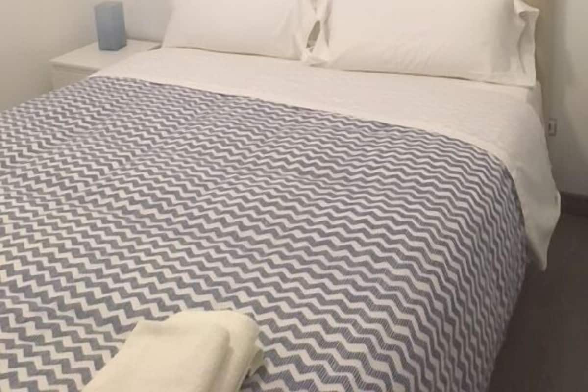 Leilighet – basic, 1 soverom (Interior 2/4 pax) | Dundyner, memory foam-senger, minibar og safe på rommet