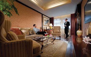 Mediterranean Suite | Premium bedding, down comforters, Select Comfort beds, minibar - Han's Royal Garden Hotel (Beijing)