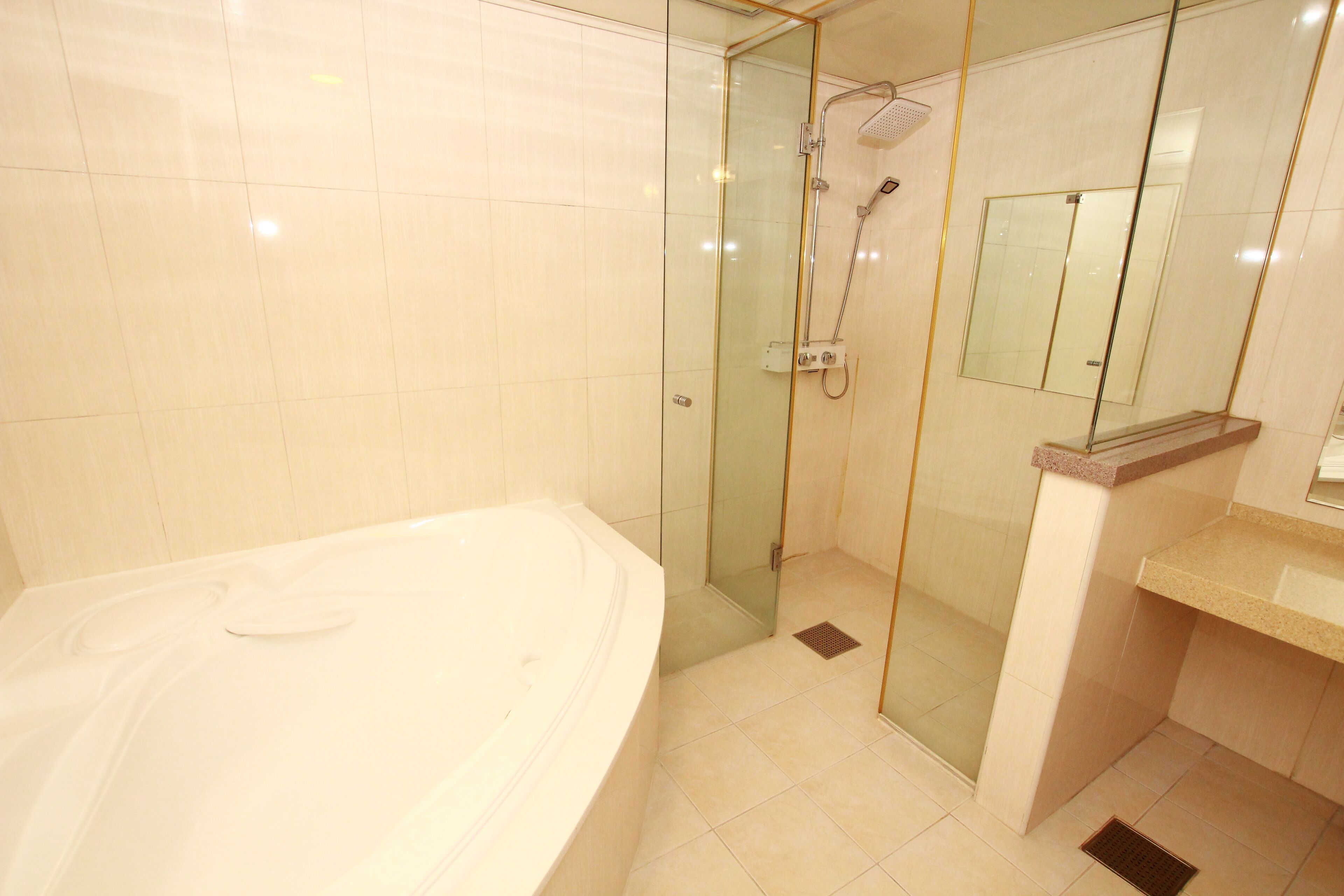 premium bedding, in-room safe, desk, laptop workspace