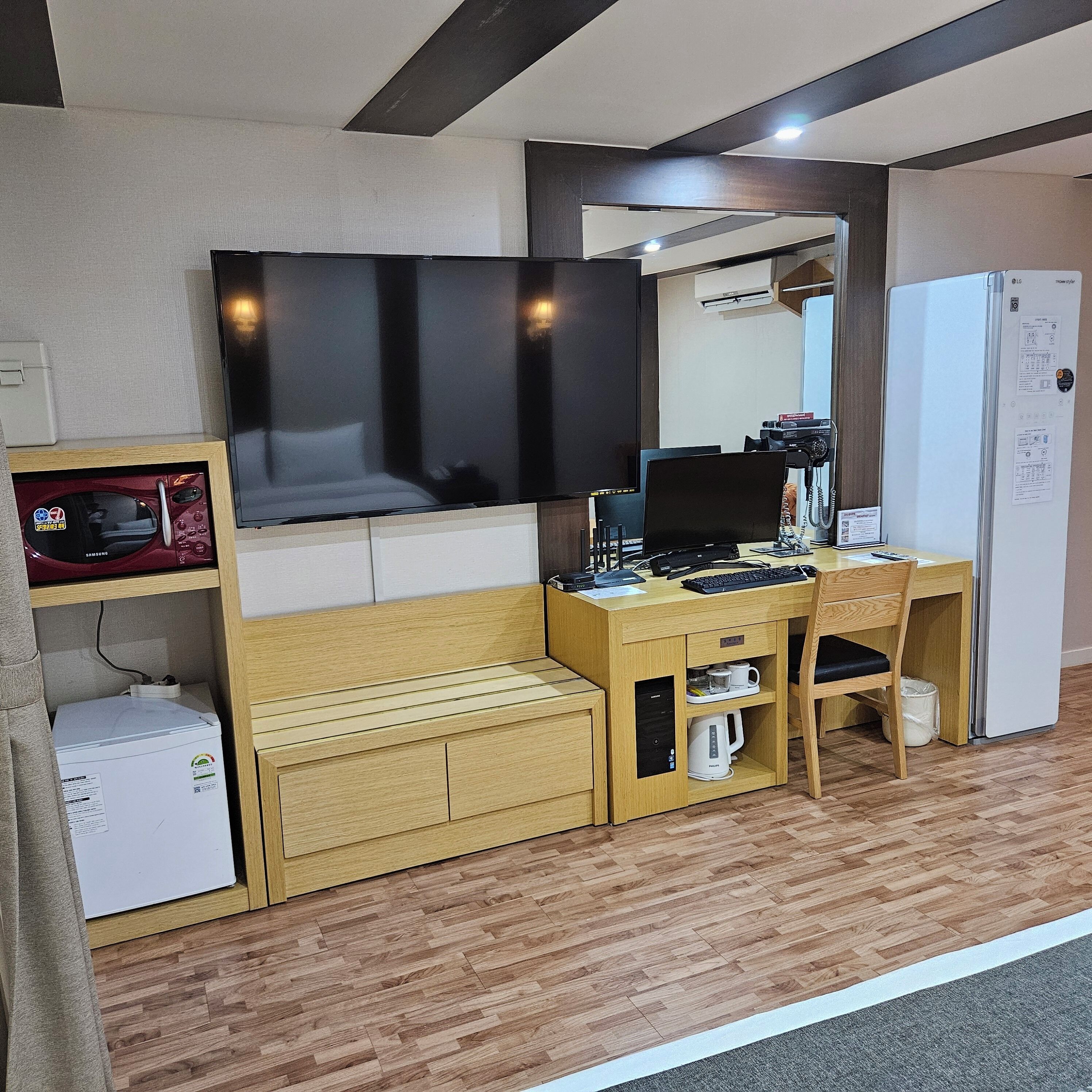 deluxe double room | premium bedding, in-room safe, desk, laptop workspace