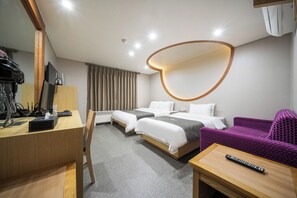 Premium bedding, in-room safe, desk, laptop workspace - Amour Hotel (Suwon)