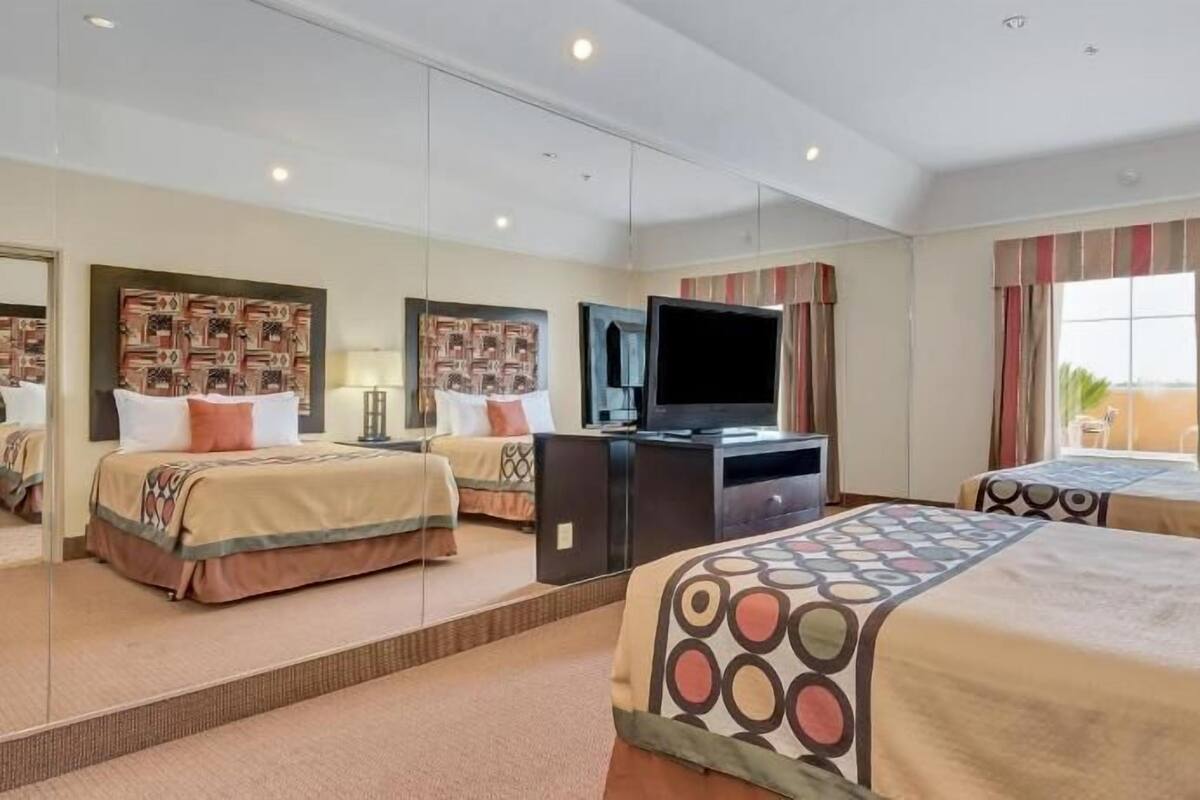 Premium bedding, in-room safe, desk, soundproofing