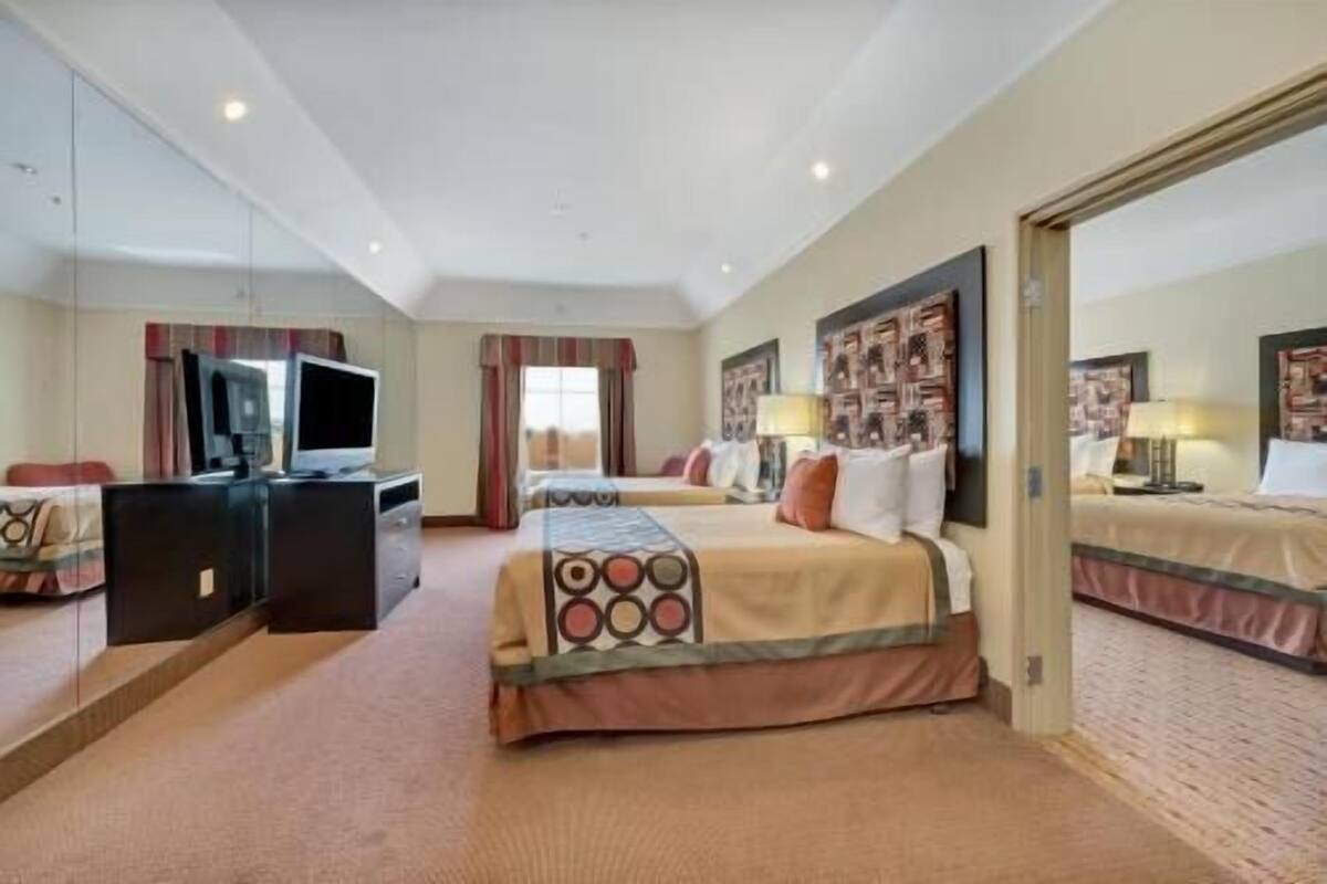 Premium bedding, in-room safe, desk, soundproofing