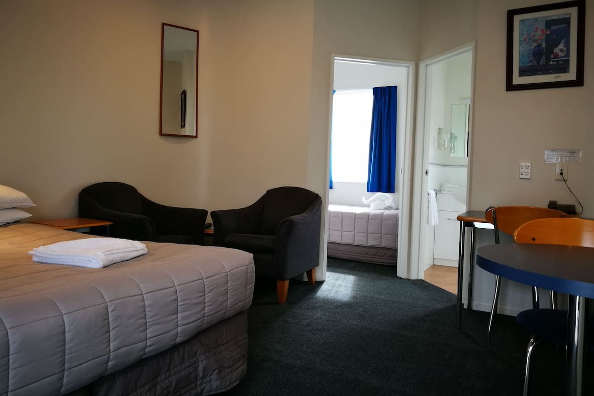 Suite estándar, 1 habitación, no fumadores, cocina básica | 1 dormitorio, cortinas opacas, sistema de insonorización