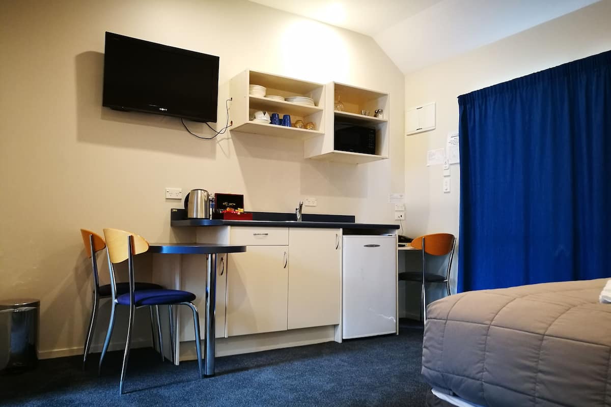 Suite familiar, 1 habitación, no fumadores, cocina básica | 1 dormitorio, cortinas opacas, sistema de insonorización