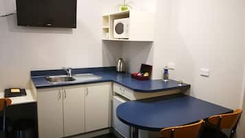 Standard Suite, 1 Bedroom, Non Smoking, Bathtub | 1 bedroom, blackout drapes, soundproofing, iron/ironing board