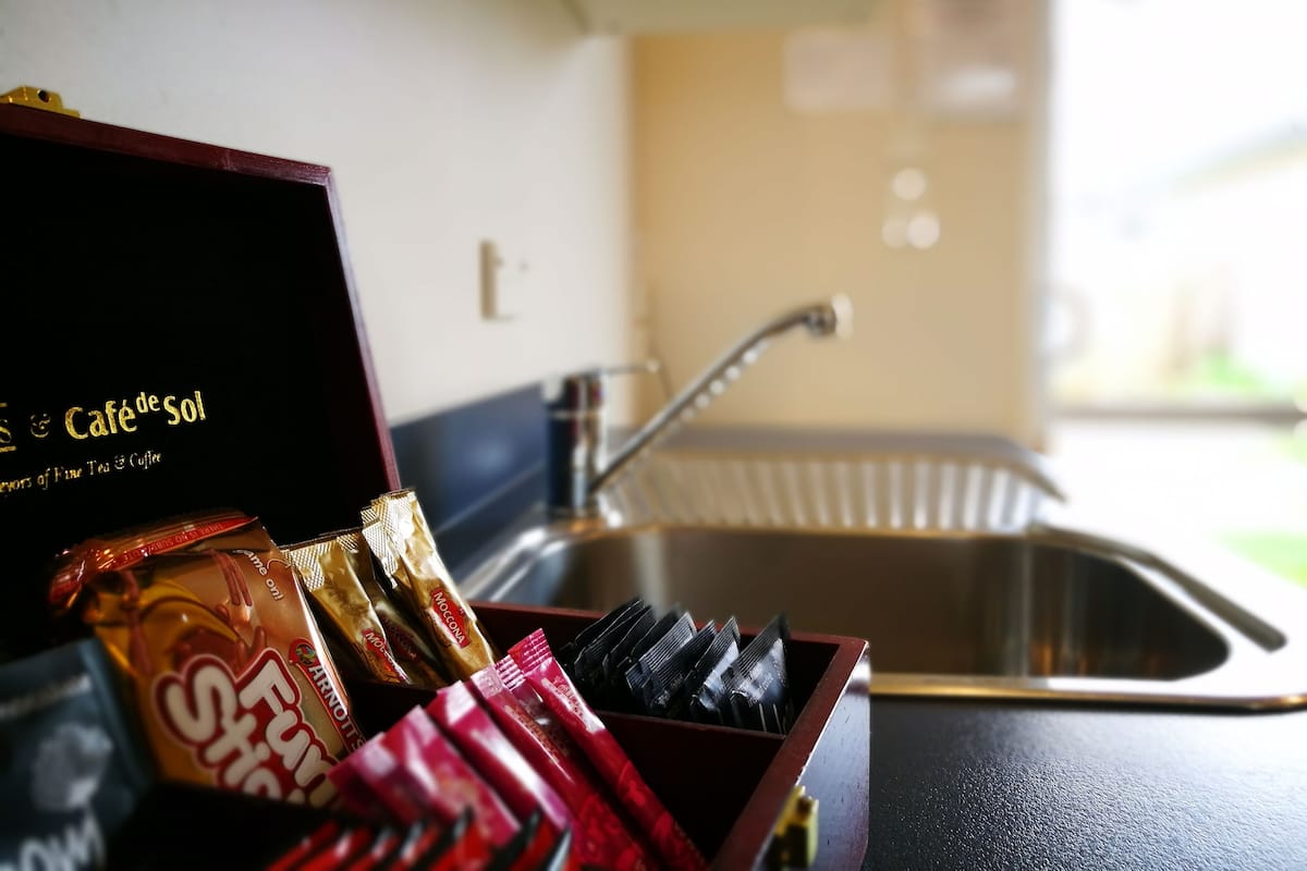 Suite familiar, 1 habitación, no fumadores, cocina básica | 1 dormitorio, cortinas opacas, sistema de insonorización