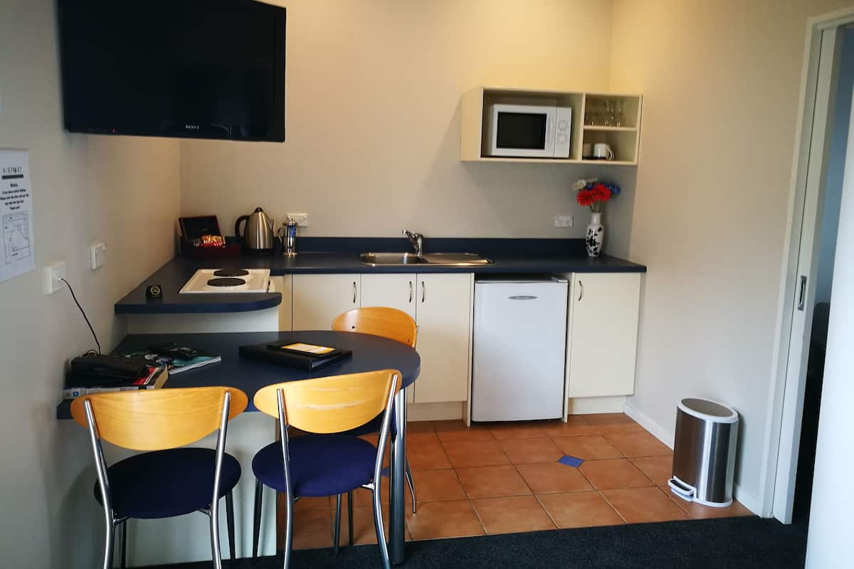 Standard-Suite, 2 Schlafzimmer, Nichtraucher, Küche | 1 Schlafzimmer, Verdunkelungsvorhänge, schallisolierte Zimmer