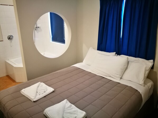 Standard Suite, 1 Bedroom, Non Smoking, Bathtub | Blackout drapes, soundproofing, iron/ironing board - Airport Birches Motel (Christchurch)
