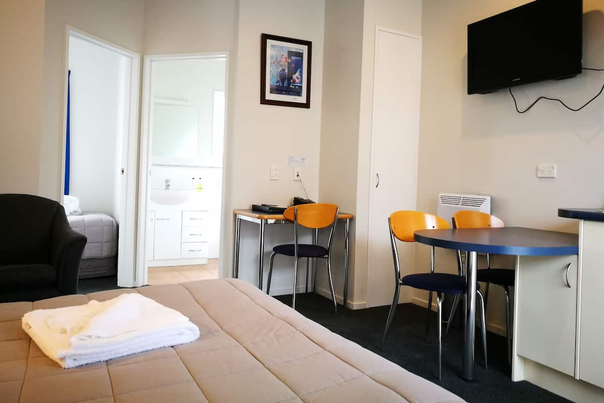 Suite estándar, 1 habitación, no fumadores, cocina básica | 1 dormitorio, cortinas opacas, sistema de insonorización