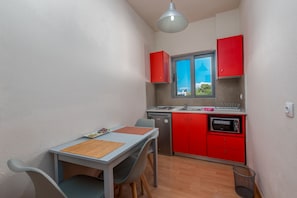 Apartment, 2 Bedrooms | Private kitchen