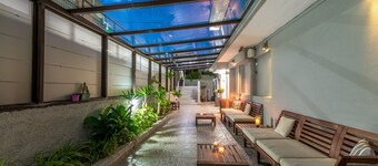 7 Palms Hotel Apartments