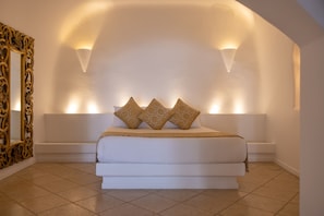 Suite (Golden Echo) | 1 bedroom, premium bedding, in-room safe, desk